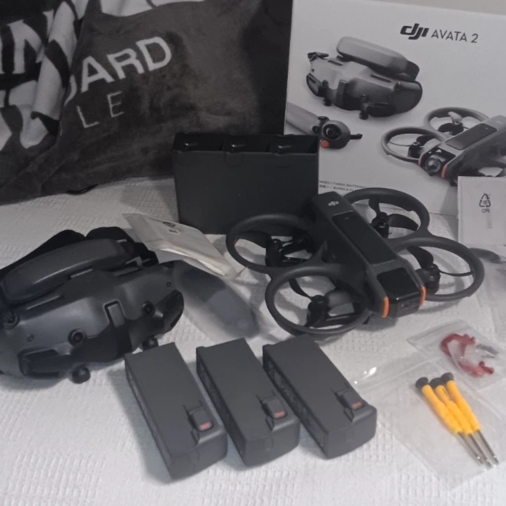 DJI Avata 2 Fly More Combo, 3 Batteries, Goggles 3, Motion Controller 2.
